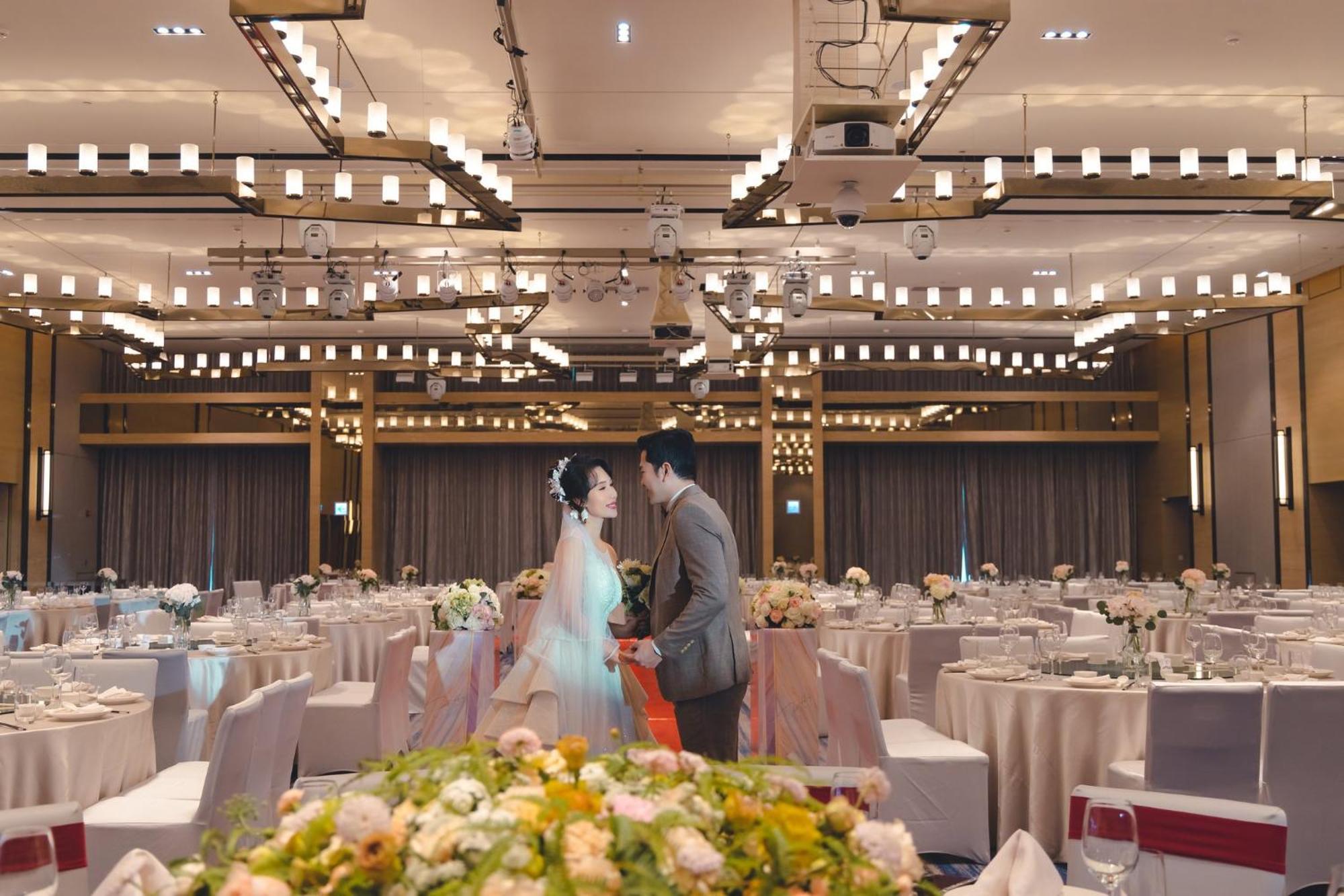 Crowne Plaza Tainan By Ihg Hotel Ngoại thất bức ảnh A wedding reception in Seoul, South Korea